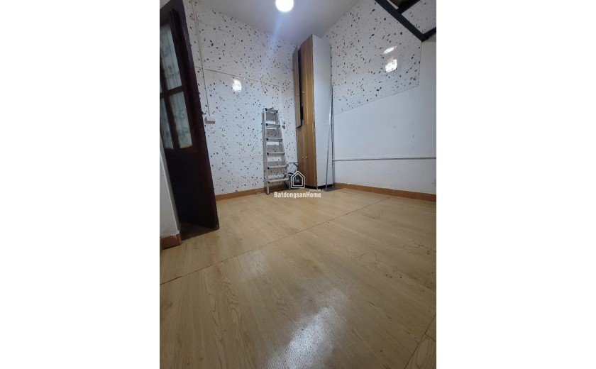 Cho thuê căn hộ chung cư ngõ 5 Láng Hạ, 50m2, 2 ngủ, 6.5 tr